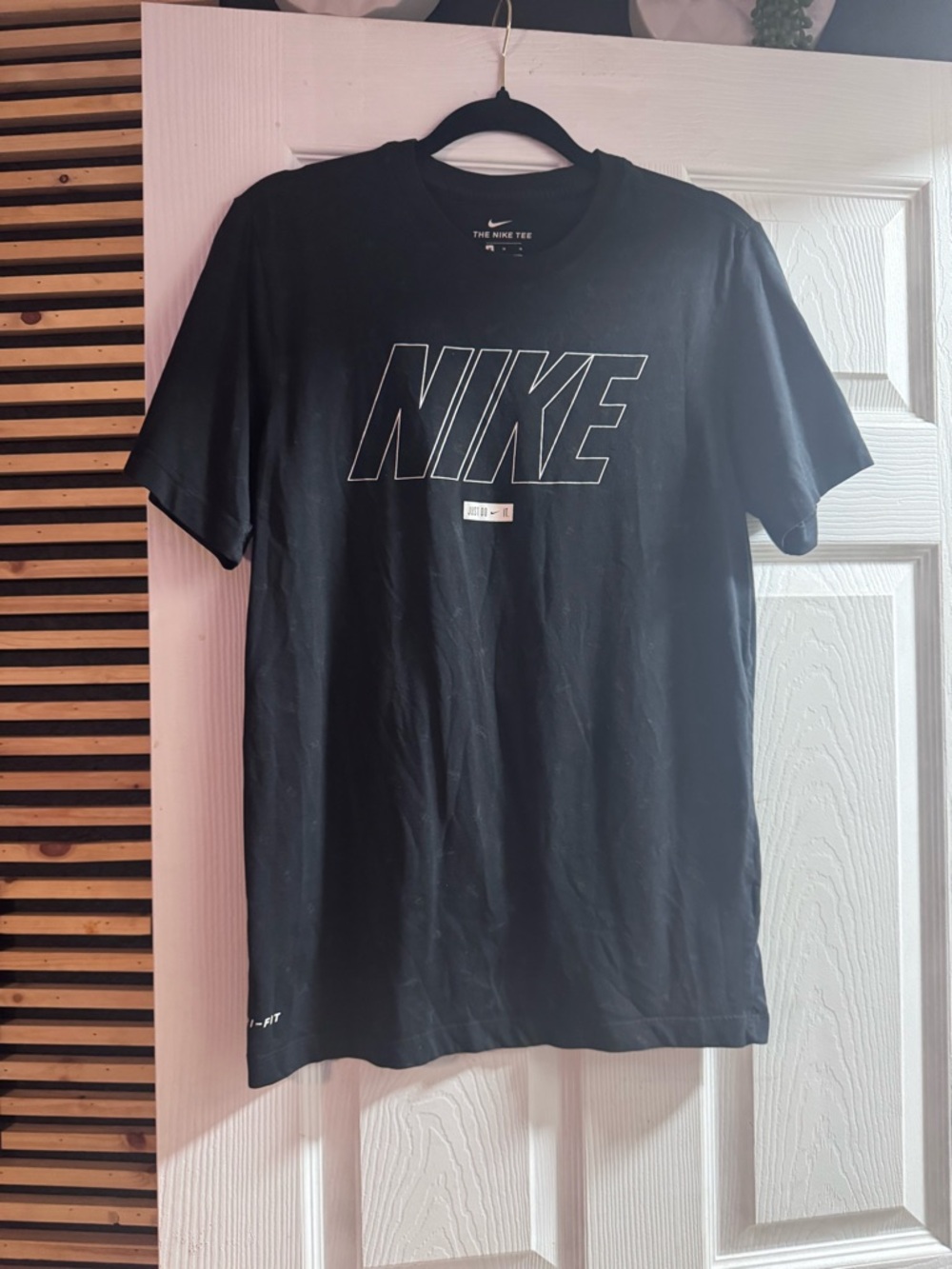 Nike Men’s Black Logo Outline Short Sleeve Tee